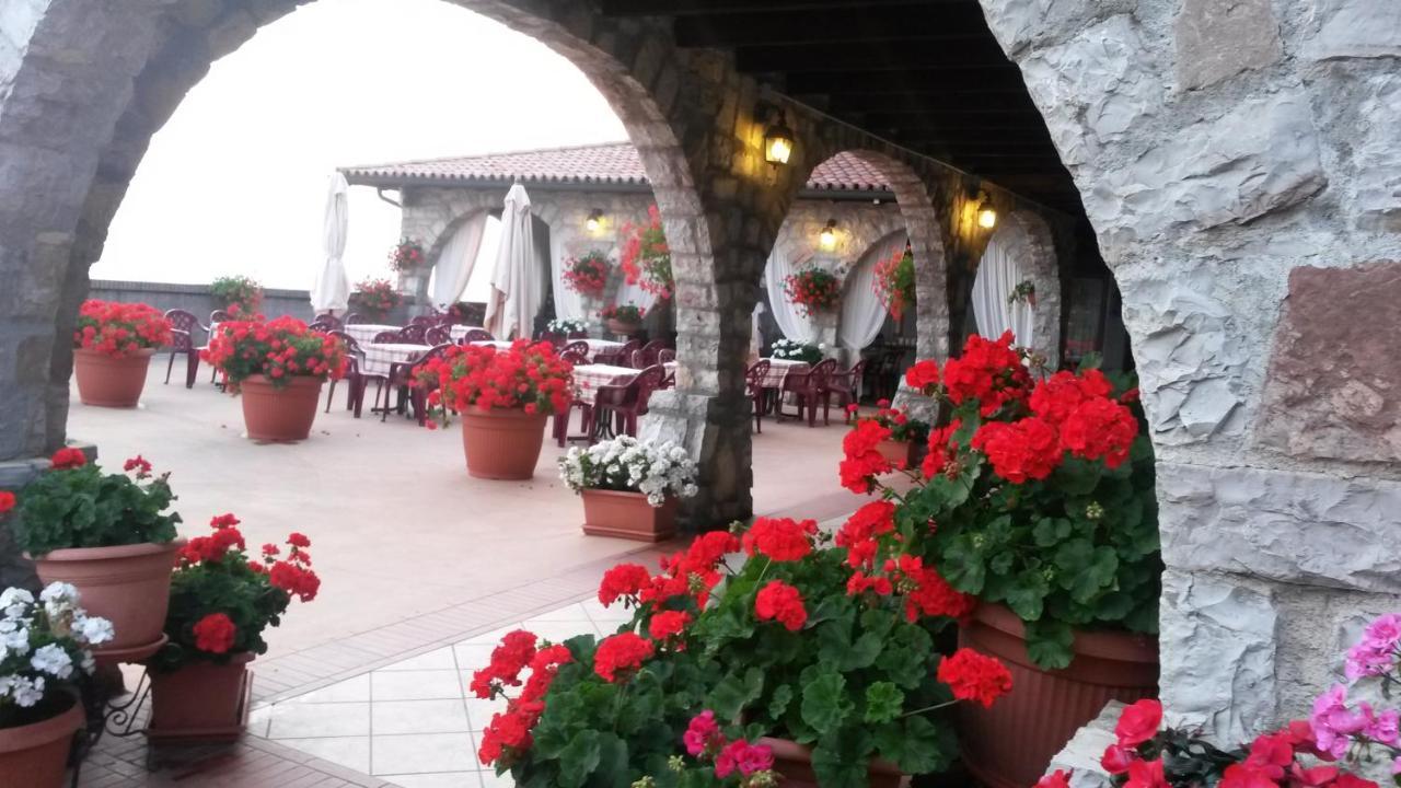 Callort Adrara San Rocco Buitenkant foto